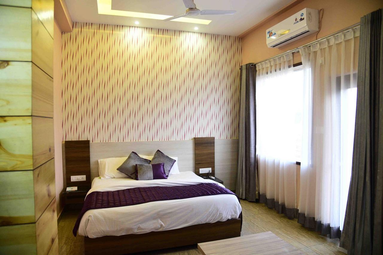 Fabhotel Kangra Roadway Inn Tanda Zewnętrze zdjęcie