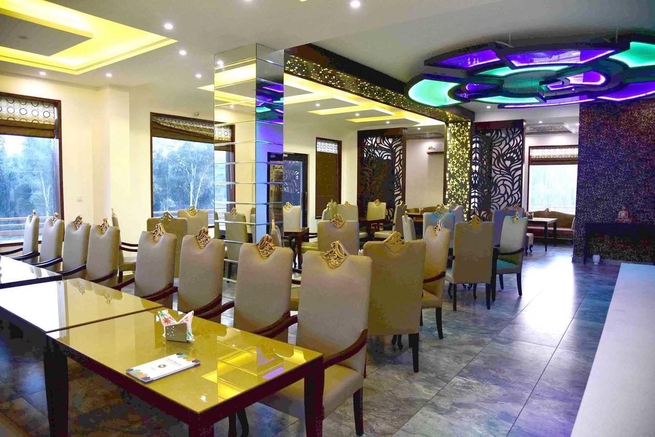 Fabhotel Kangra Roadway Inn Tanda Zewnętrze zdjęcie