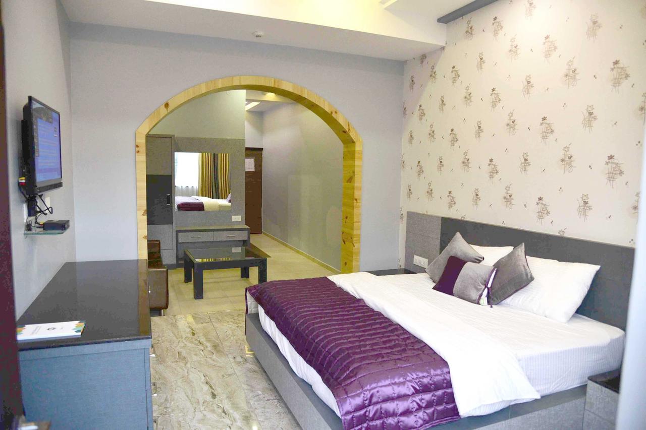 Fabhotel Kangra Roadway Inn Tanda Zewnętrze zdjęcie